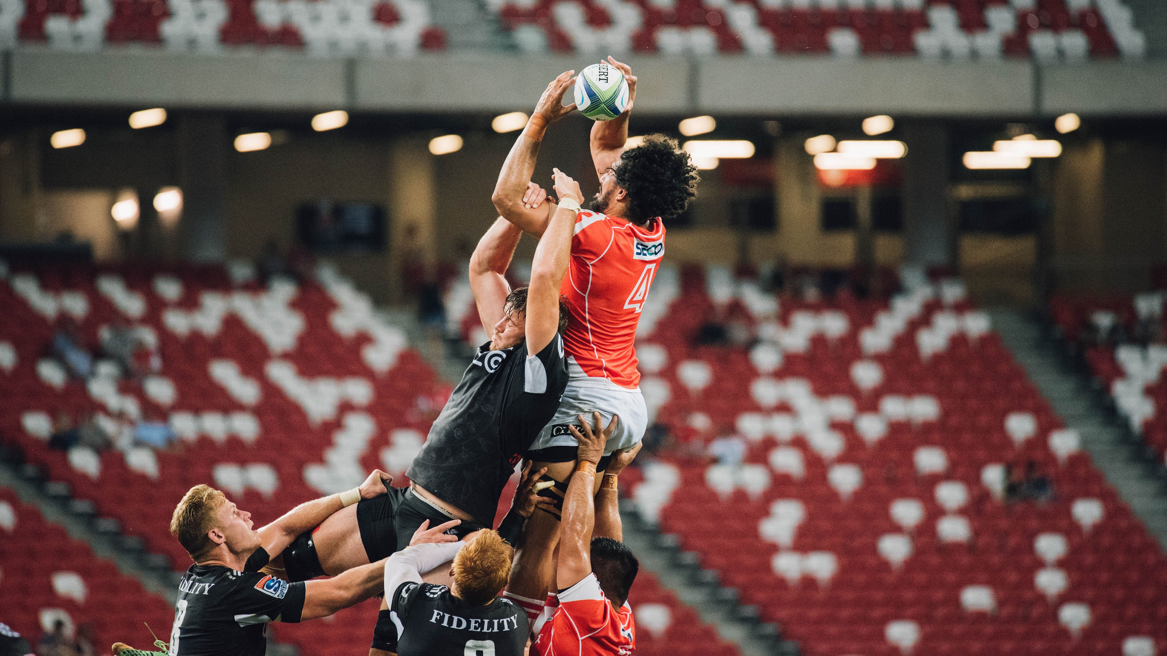 赛道上的孤勇者，汉密尔顿扛起梅赛德斯，以坚韧意志完胜法拉利